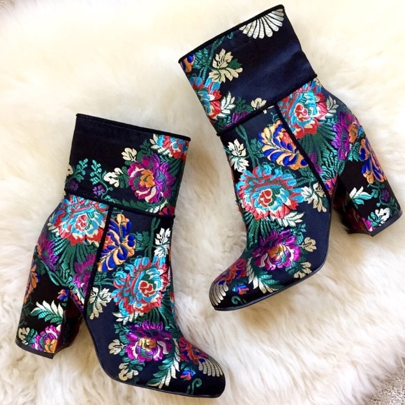 Steve Madden Shoes - Steve Madden Goldie Embroidered Mid Boots